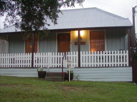 Tinonee Cottages - Mackay Tourism 0