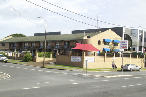 Tweed Harbour Motor Inn - Mackay Tourism 0