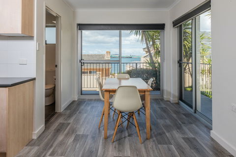 Bay 10 - Port Lincoln - Mackay Tourism 2