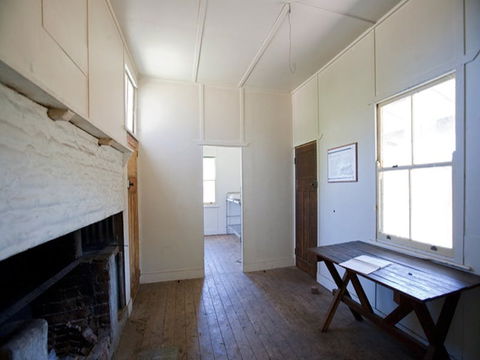 Brackens Hut - Mackay Tourism 2