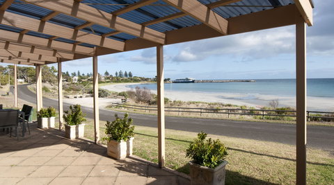 Cape View Cottage - Mackay Tourism 0