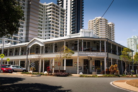 Coolangatta Sands Hotel - Mackay Tourism 0