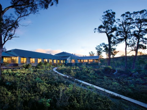 Cradle Mountain Hotel - Mackay Tourism 0