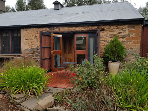 Cypress Studio - Mintaro - Mackay Tourism 0