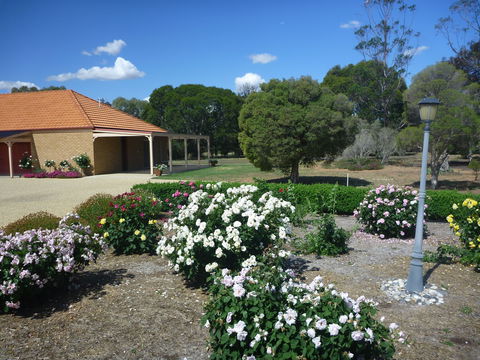 Fairways Bed And  Breakfast At Jerilderie - Mackay Tourism 2