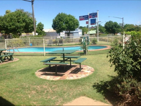 Garden Court Motor Inn - Mackay Tourism 0