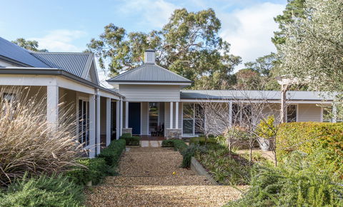 Haven Red Hill - Mackay Tourism 0
