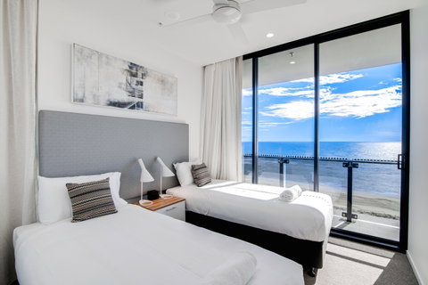 Iconic Kirra Beach Resort - Mackay Tourism 1