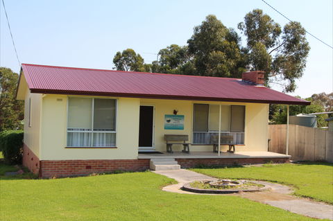 Lady Barron Cottage - Mackay Tourism 0