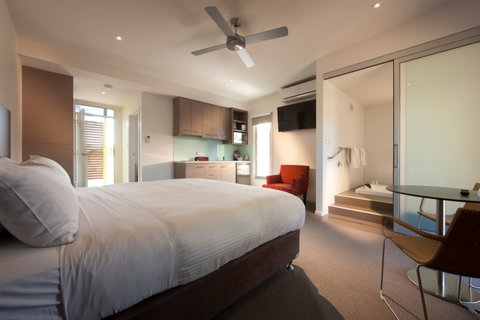Longview Vineyard Accommodation - Mackay Tourism 1