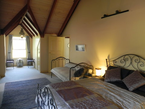 Longbeach Clifftop Retreat - Mackay Tourism 1