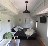 Miners Ridge Vineyard Railway Carriage BB - Mackay Tourism