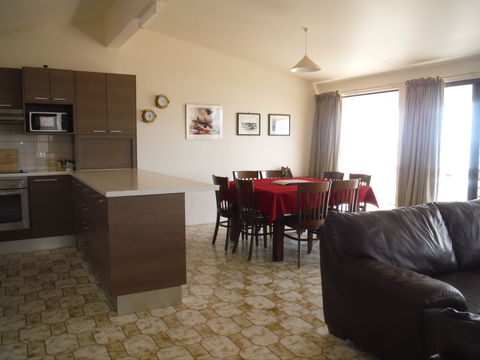Moonta Bay Beach Villa 3 - Mackay Tourism 2