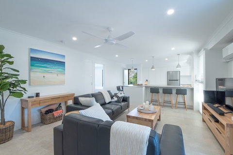 Munna Beach Apartments - Mackay Tourism 1