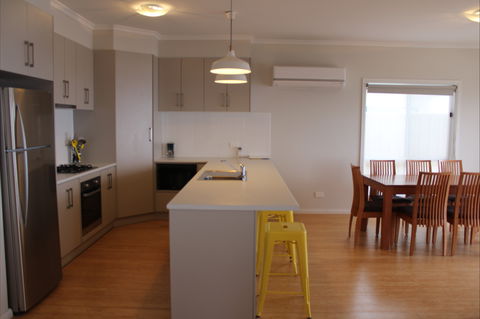 Pelican Place - Mackay Tourism 0