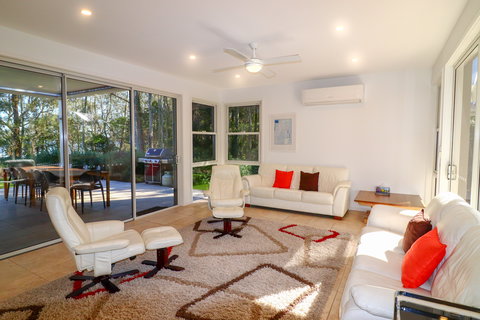 Pelican Escape 11 - Mackay Tourism 2