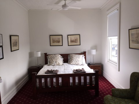 The Corner Hotel Alexandra - Mackay Tourism 0