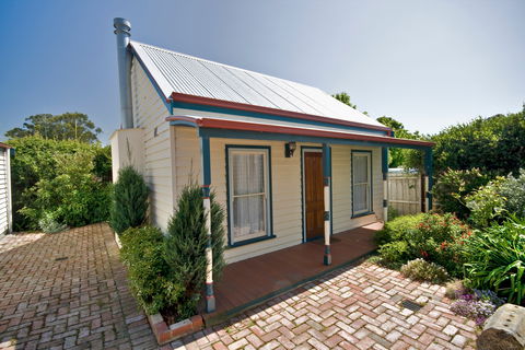 Torquay 1903 Period Cottages - Mackay Tourism 1