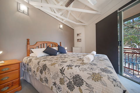 16 Point Lookout Beach Resort - Mackay Tourism 1
