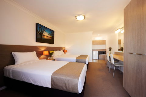 Adelong Motel - Mackay Tourism 0