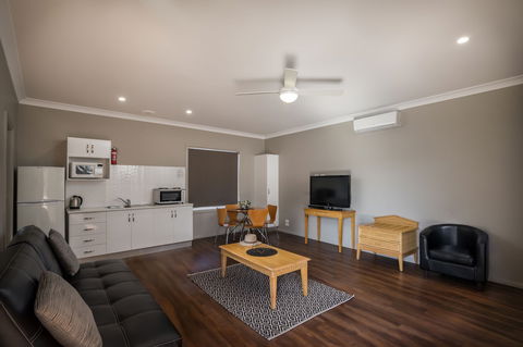 Akuna Motor Inn - Mackay Tourism 0