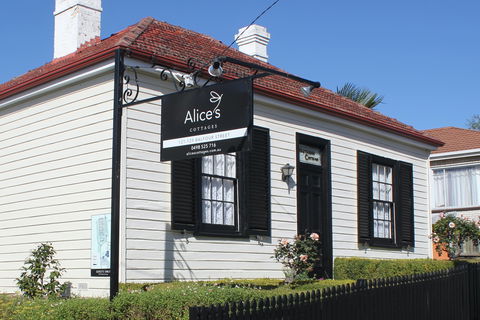 Alice's Cottages - Mackay Tourism 0