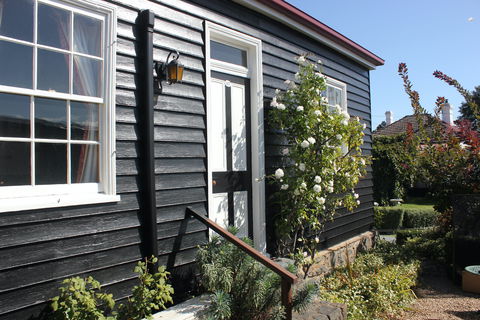 Alice's Cottages - Mackay Tourism 1