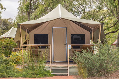 Amblin Holiday Park - Mackay Tourism 0