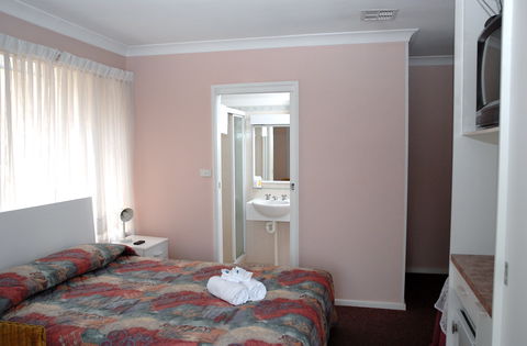 Blue And White Lodge - Mackay Tourism 1