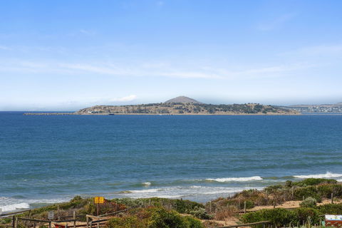 Chiton On The Rocks - Breathtaking Panoramic Coastal Views - Mackay Tourism 1