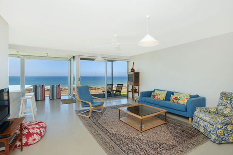 Chiton On The Rocks - Breathtaking Panoramic Coastal Views - Mackay Tourism 2