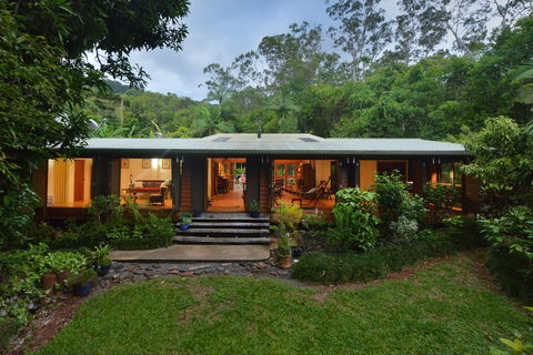 Cow Bay Homestay Bed And Breakfast - Mackay Tourism 0