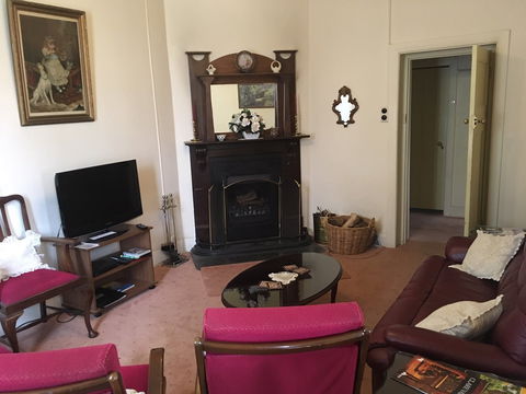 Croll Cottage - Mackay Tourism 1