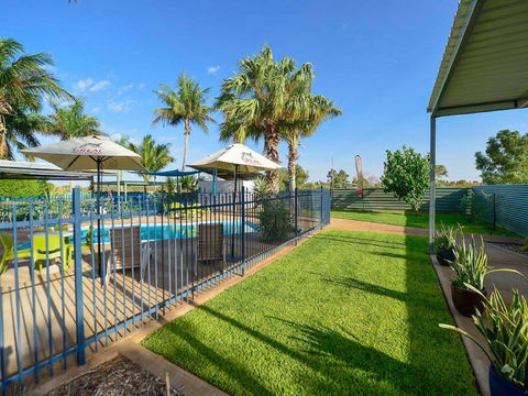 Devils Marbles Hotel - Mackay Tourism 1