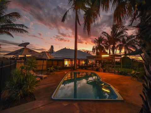 Devils Marbles Hotel - Mackay Tourism 2
