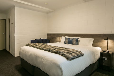 Falls Creek Hotel - Mackay Tourism 2