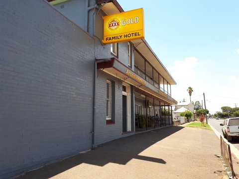 Family Hotel Cootamundra - Mackay Tourism 1