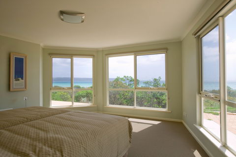 Island Beach Lodge - Mackay Tourism 1
