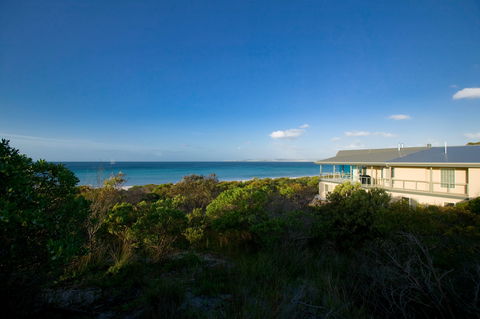 Island Beach Lodge - Mackay Tourism 2