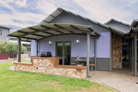 Kickenback Studio - Mackay Tourism 0