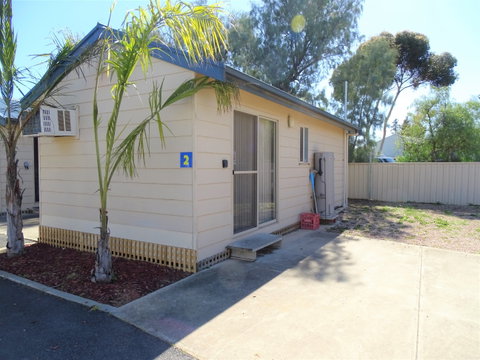 Moonta Bay Cabins - Cabin 2 - Mackay Tourism 0