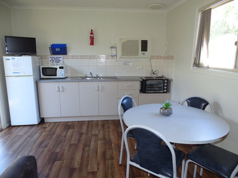 Moonta Bay Cabins - Cabin 2 - Mackay Tourism 1