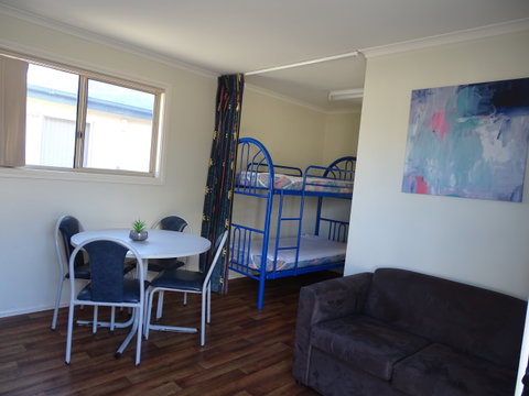 Moonta Bay Cabins - Cabin 2 - Mackay Tourism 2