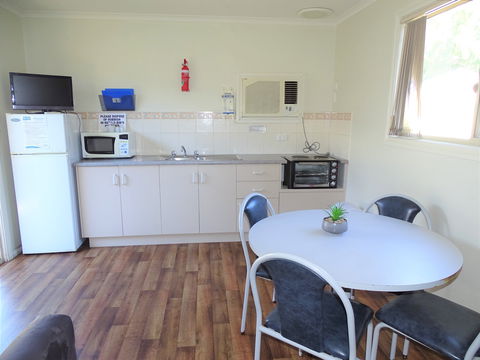 Moonta Bay Cabins - Cabin 3 - Mackay Tourism 1
