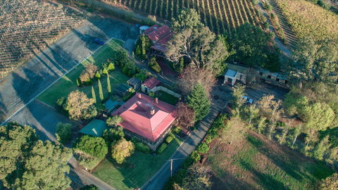 Mt Bera Vineyard Cottage BnB - Mackay Tourism 0
