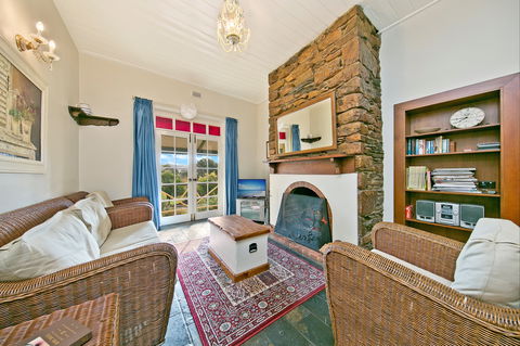 Mt Bera Vineyard Cottage BnB - Mackay Tourism 2