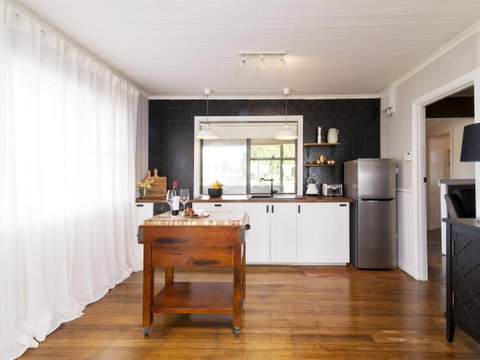 Stargazers Luxury Cottage - Mackay Tourism 2