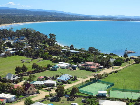 Swansea Cottages & Motel Suites - Mackay Tourism 0