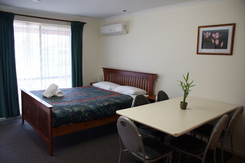 Warrnambool Holiday Park And Motel - Mackay Tourism 1