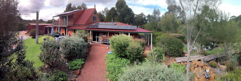 Windrose Bed And Breakfast - Mackay Tourism 0